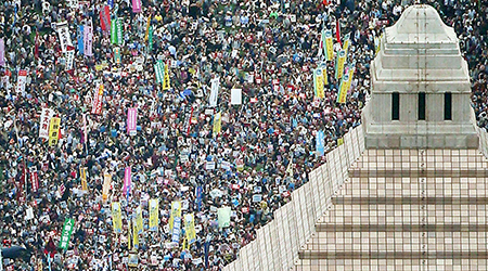 Japanese Hold Massive Rally to Protest Abe’s Foreign Wars Bill

