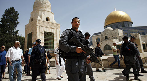 "Israeli" Extremists Repeatedly Storm Al-Aqsa Mosque during Passover Week
