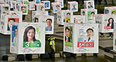 South Koreans Start Voting for New Parliament