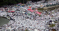 200,000 Protest in Indonesia against Govt