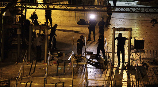 «Israel» Removes Metal Detectors from Al-Aqsa