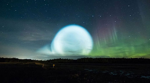 Amazing Glowing Aerial Ball Leaves Siberians in Awe [Photos]