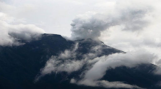 Bali Volcano: ’Imminent’ Mount Agung Eruption As Scores Flee Danger Zone