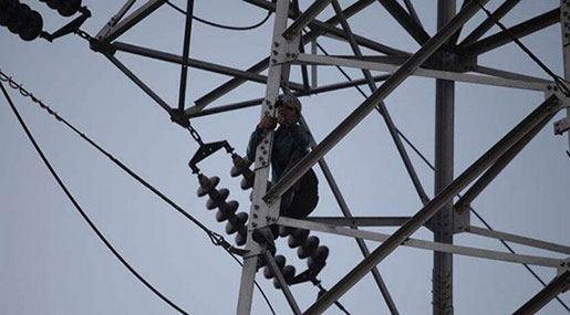 Chinese Man Stages 3-Day Protest atop Power Pylon