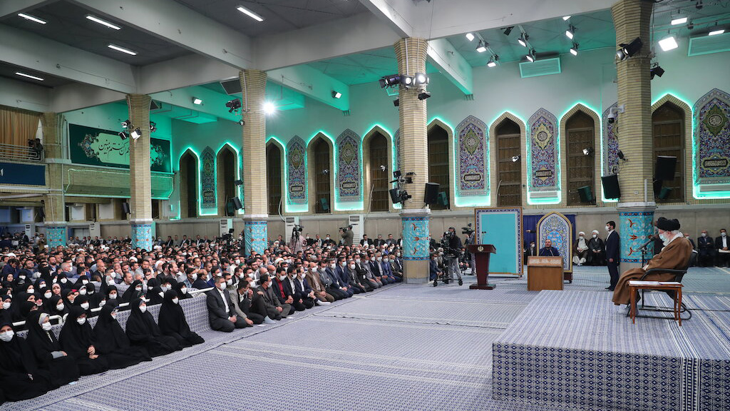 Imam Khamenei Meets with Teachers on National Teachers’ Week