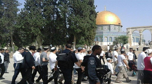 ‘Israeli' Settlers, Extremists Storm Al-Aqsa Mosque