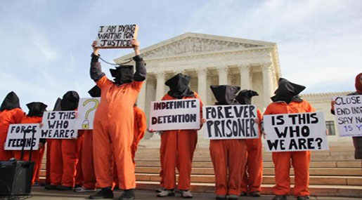 Protesters Call on Obama to Close Gitmo before Leaving