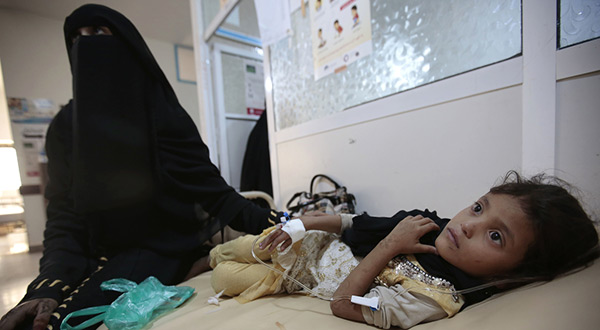 Yemeni child and mother 