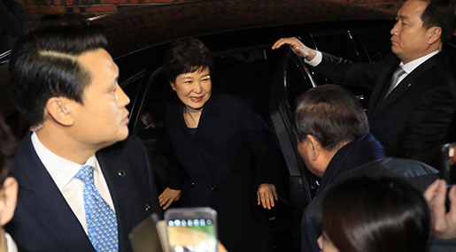 S Korean Prosecutors Summon Impeached President