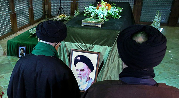 Imam Khamenei Pays Tribute to Imam Khomeini, Islamic Revolution Martyrs 