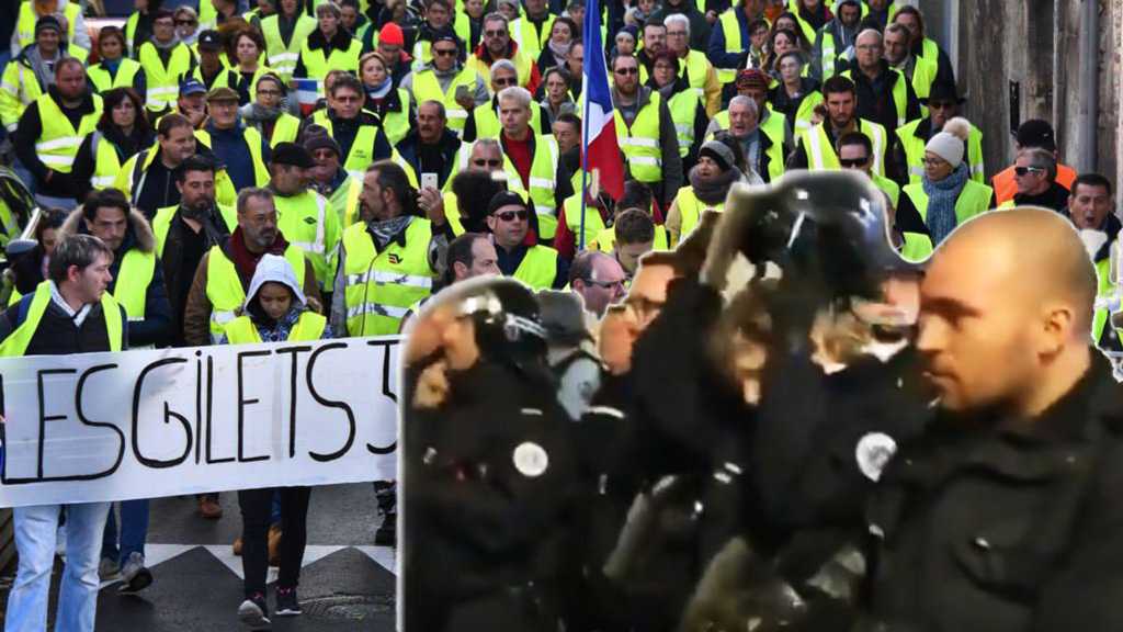France: Policemen Take off Helmets in Solidarity with Fuel Protests