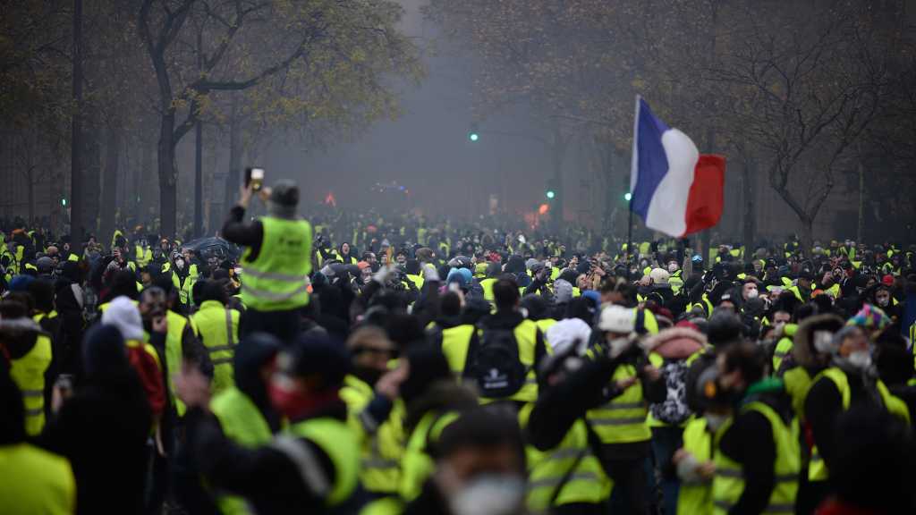 France: Gov’t Suspends Fuel Tax Hike, ‘Yellow Vests’ Vow to Continue Battle