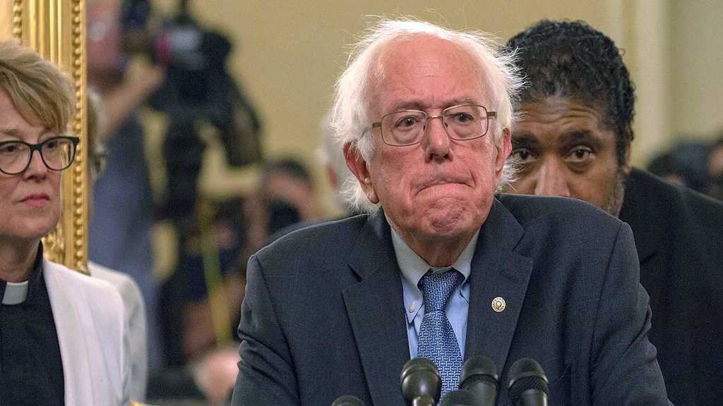 Bernie Sanders Refuses to Recognize Guaido as Venezuela’s Interim President