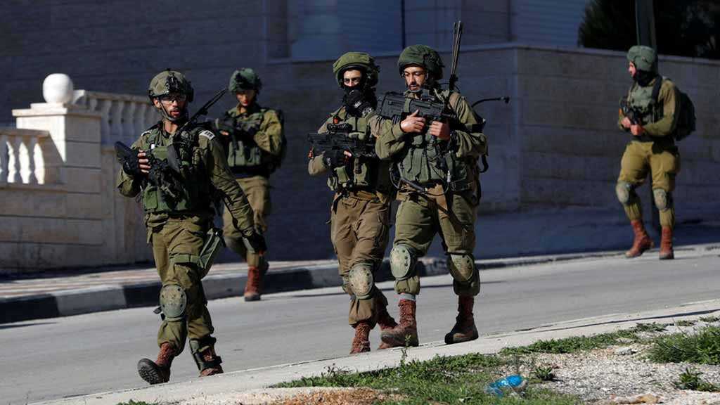 Car Runs Over «Israeli» Soldiers in West Bank, 3 Assailants Shot