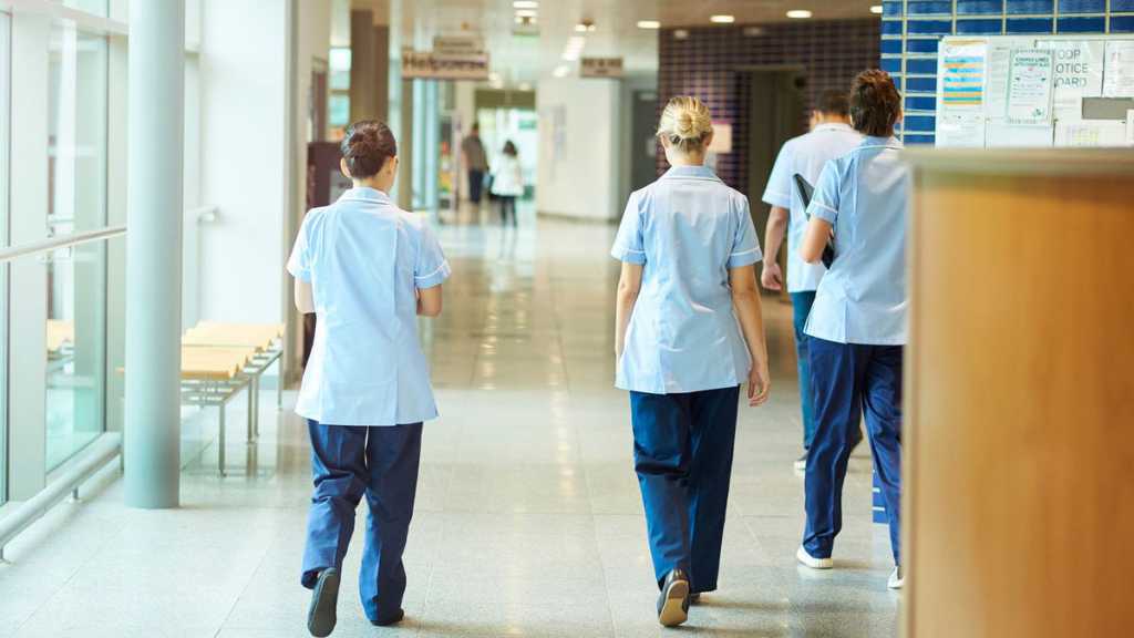UK Begs 65K Former Nurses, Doctors to Come Back, Help Fight Coronavirus