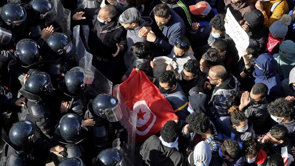 Tunisia Parliament Reshuffles Cabinet as Protesters Face off against Police