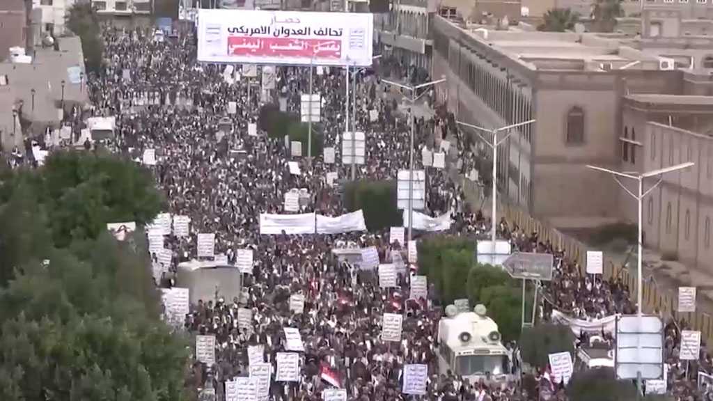 Thousands of Yemenis Protest Saudi Blockade, Airport Closure