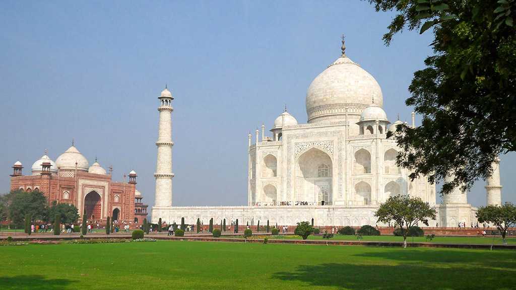 India’s Iconic Taj Mahal Evacuated over Bomb Threat, Security Check Underway