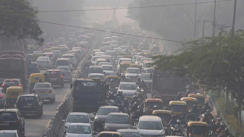 Schools in Indian Capital Shut Indefinitely As Smog Worsens