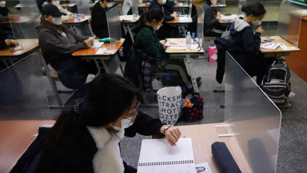 South Korean Students Take Test as COVID-19 Surges