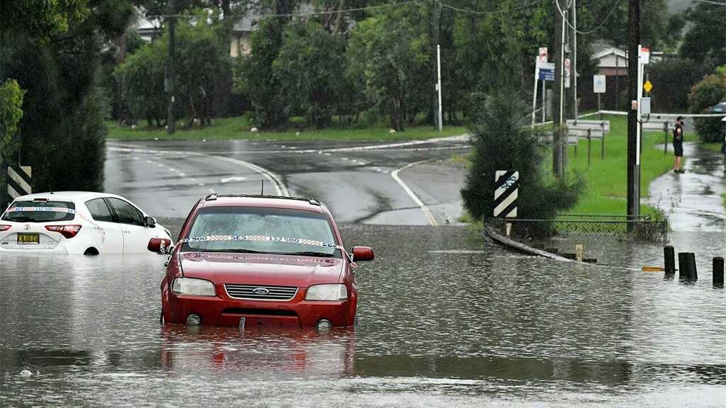 Australia Flood Toll Rises to 20, Sydney Braces For ’Tough 48 Hours’
