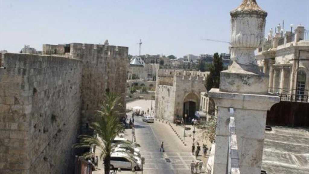 Zionist Settlers, Police Seize Part of Historic Hotel in Al-Quds Old City