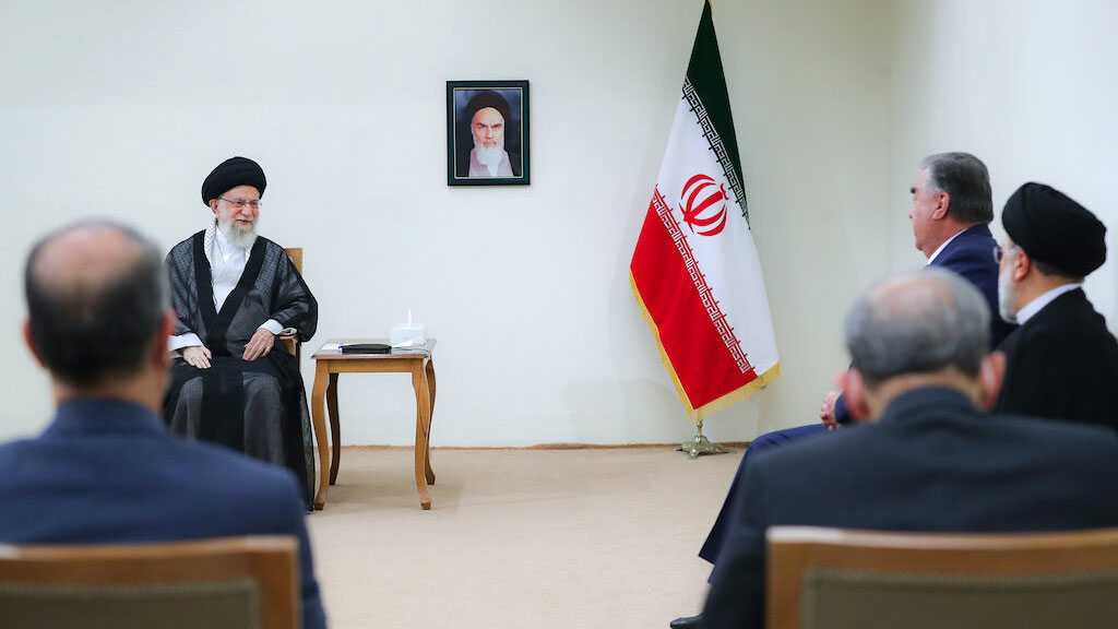 Imam Khamenei Hails Iran’s Reliance on Domestic Capacities, Good Progress despite Sanctions