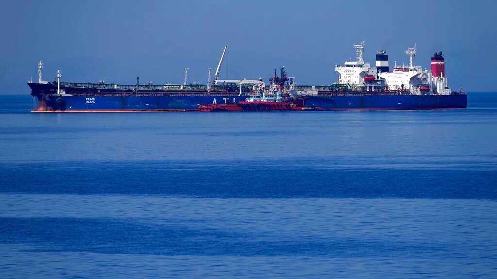 IRG Releases Video Showing Seizure of 2 Greek Tankers