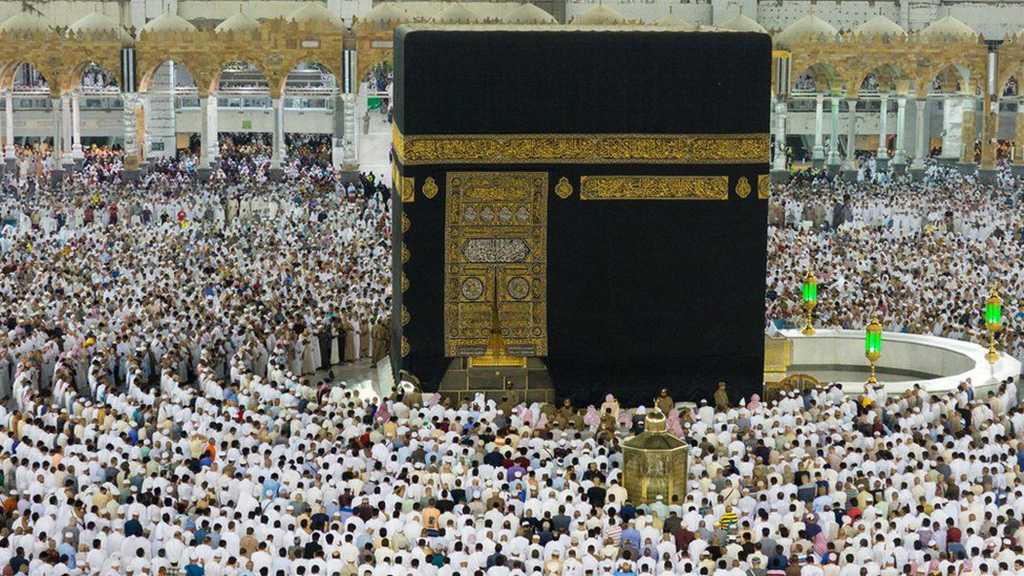 Maskless Pilgrims Launch Largest Hajj of COVID Era