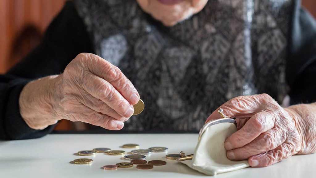 Media: One in Six Elderly Germans at Risk of Poverty