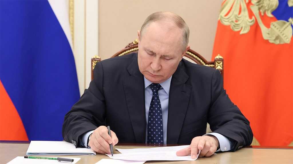  Putin Signs Unification Treaties for New Regions