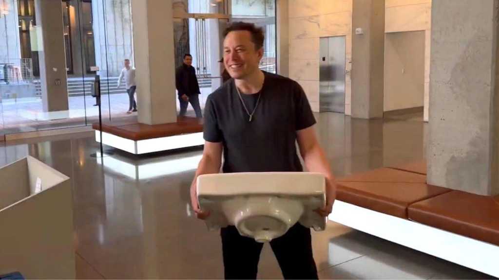 “Chief Twit” Elon Musk Carried a Sink to Twitter HQ