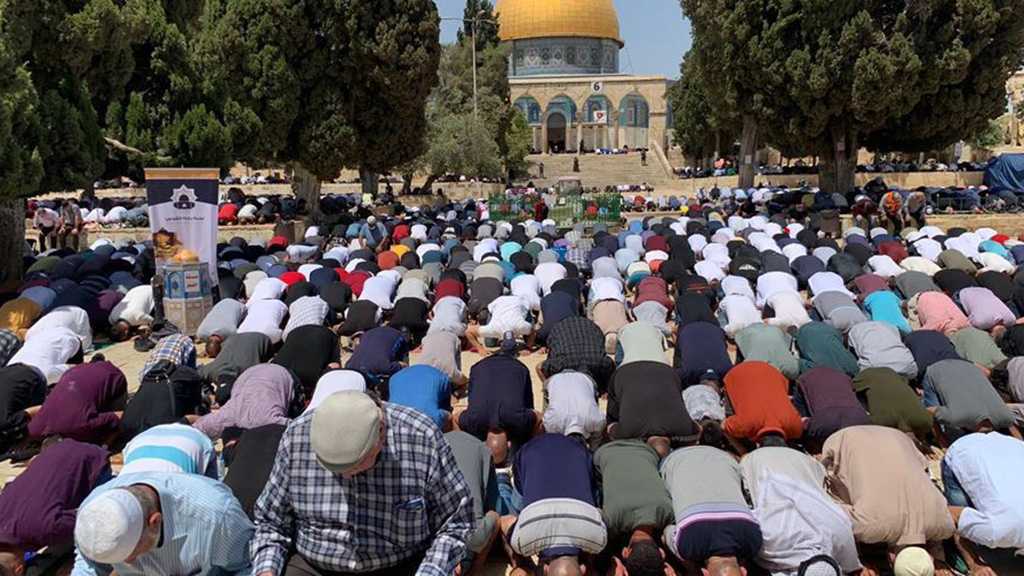 Palestinians Perform Friday Dawn Prayers at Al-Aqsa After “Israeli” Settlers’ Attack
