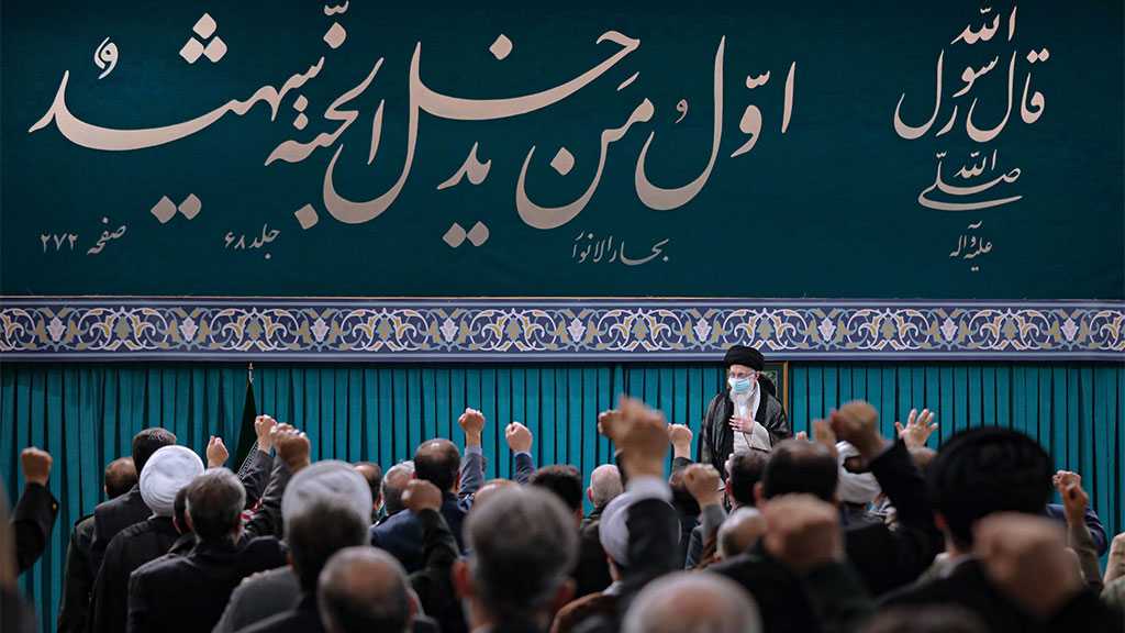Imam Khamenei Highlights Necessity of Conveying Martyrs Message to New Generations