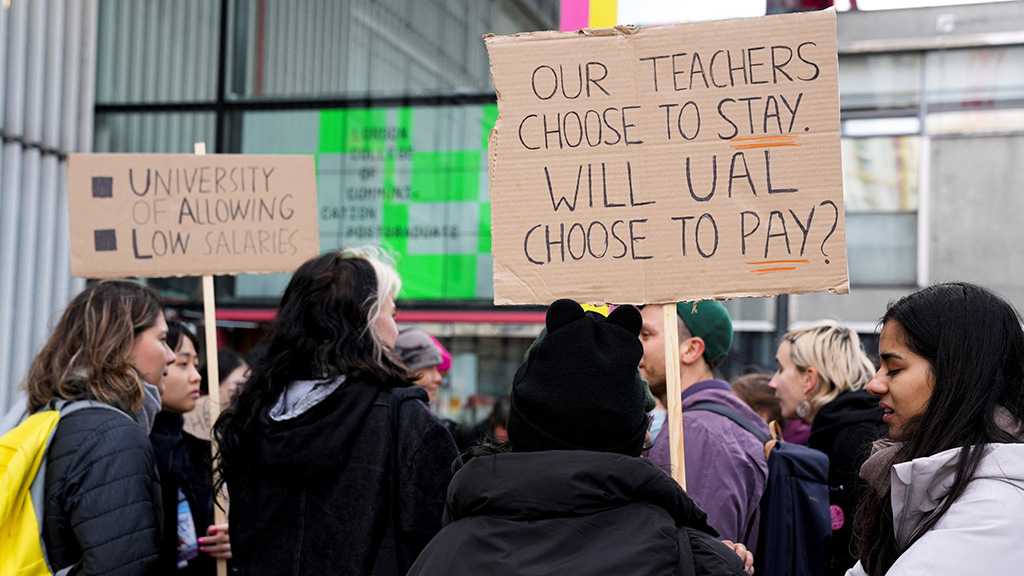 UK Teachers, Univ. Staff, Postal Workers Go on Strike