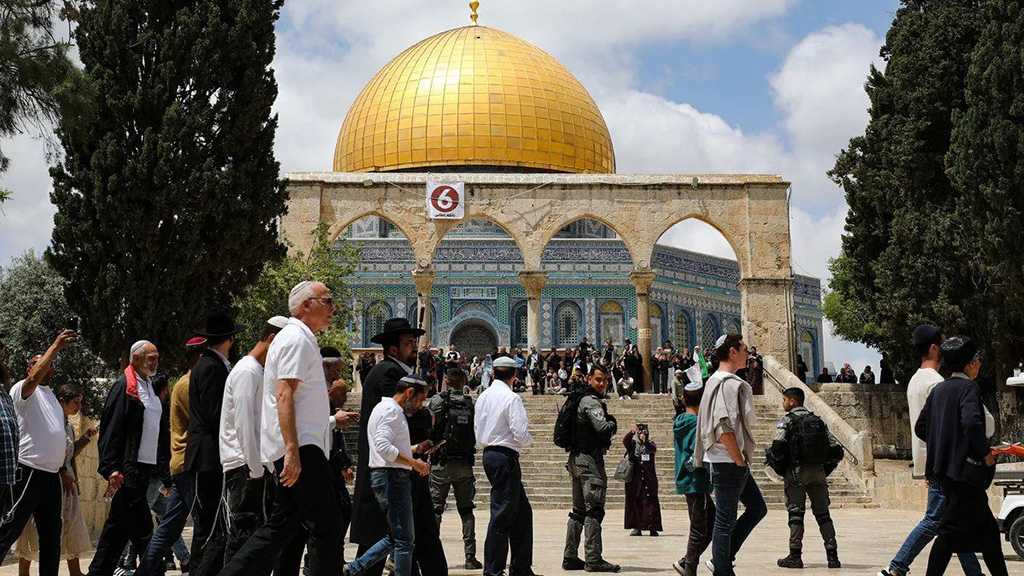 “Israeli” Settlers Storm Al-Aqsa Mosque, Perform Provocative Dances