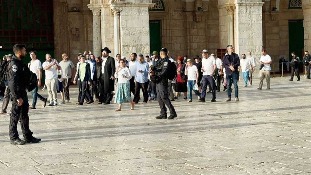 Hundreds of Zionist Settlers Storm Al-Aqsa Mosque Ahead of Provocative ‘Flag March’