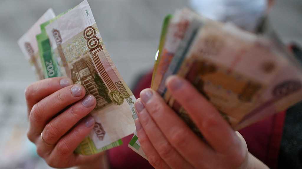 Russian Ruble Sinks to 15-Month Low