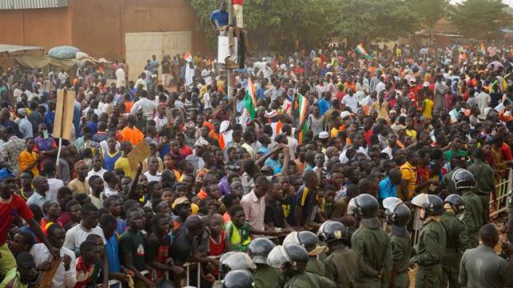 Nigerien Muslims Pray for French Troops Departure