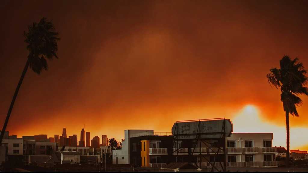 US: Los Angeles Braces for Strong Winds amid Fire Risk