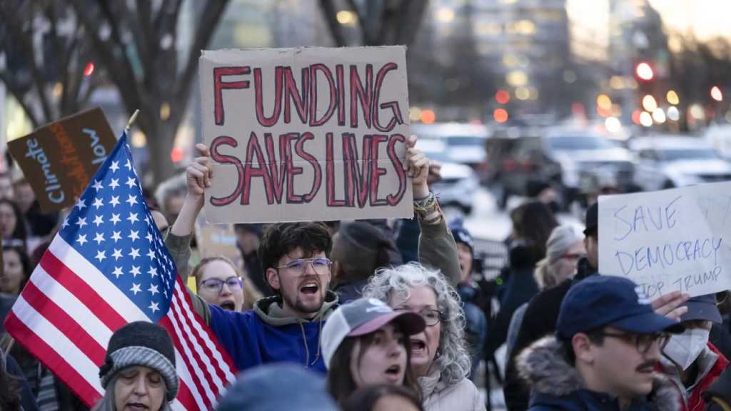 US: Protests against Trump’s Federal Aid Freeze