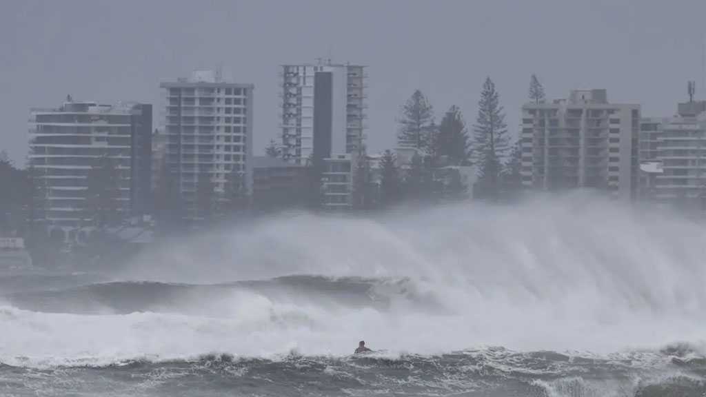 Cyclone Alfred Stalls Off Australia’s East, Threatening Millions with Floods and Strong Winds