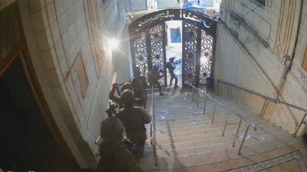 ’Israeli’ Forces Violently Raid Nablus Mosques on First Friday of Ramadan