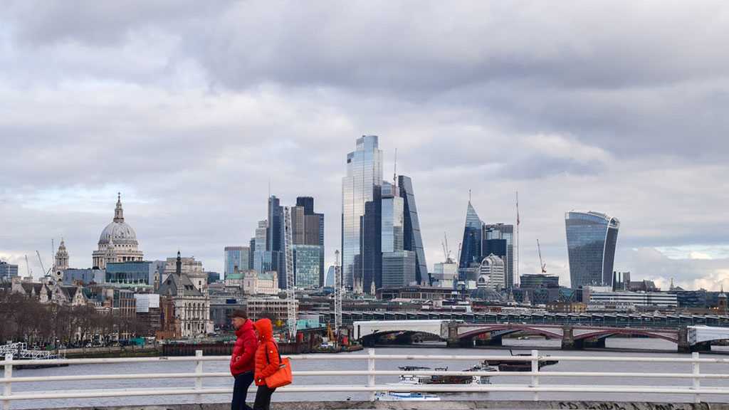 UK Economy Shrinks by 0.1% in January, Raising Concerns Over Growth Plans