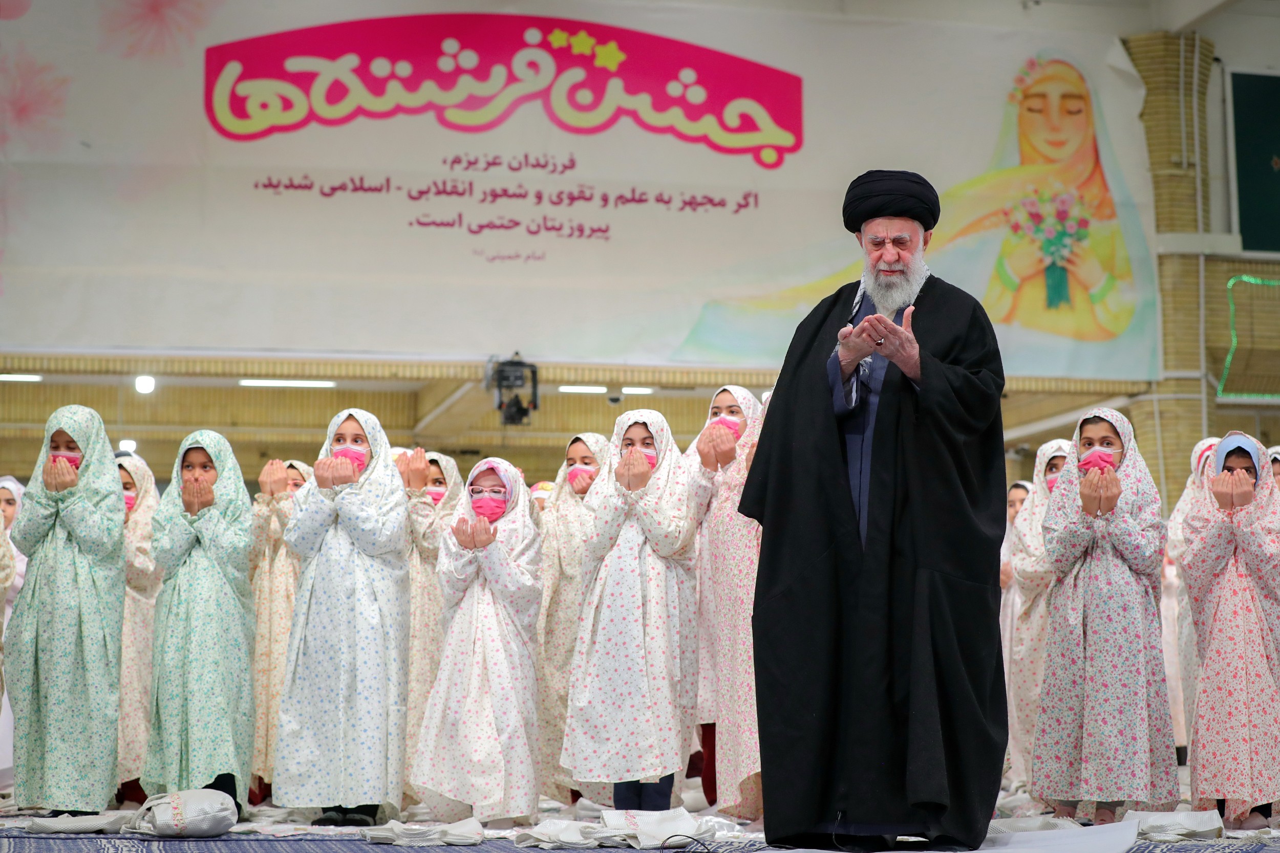 Imam Khamenei To Young Girls: Study for Iran’s Progress, Try to Be One of The Outstanding Women [Photos]